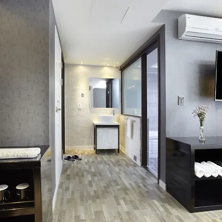 Cloud 9 Hotel